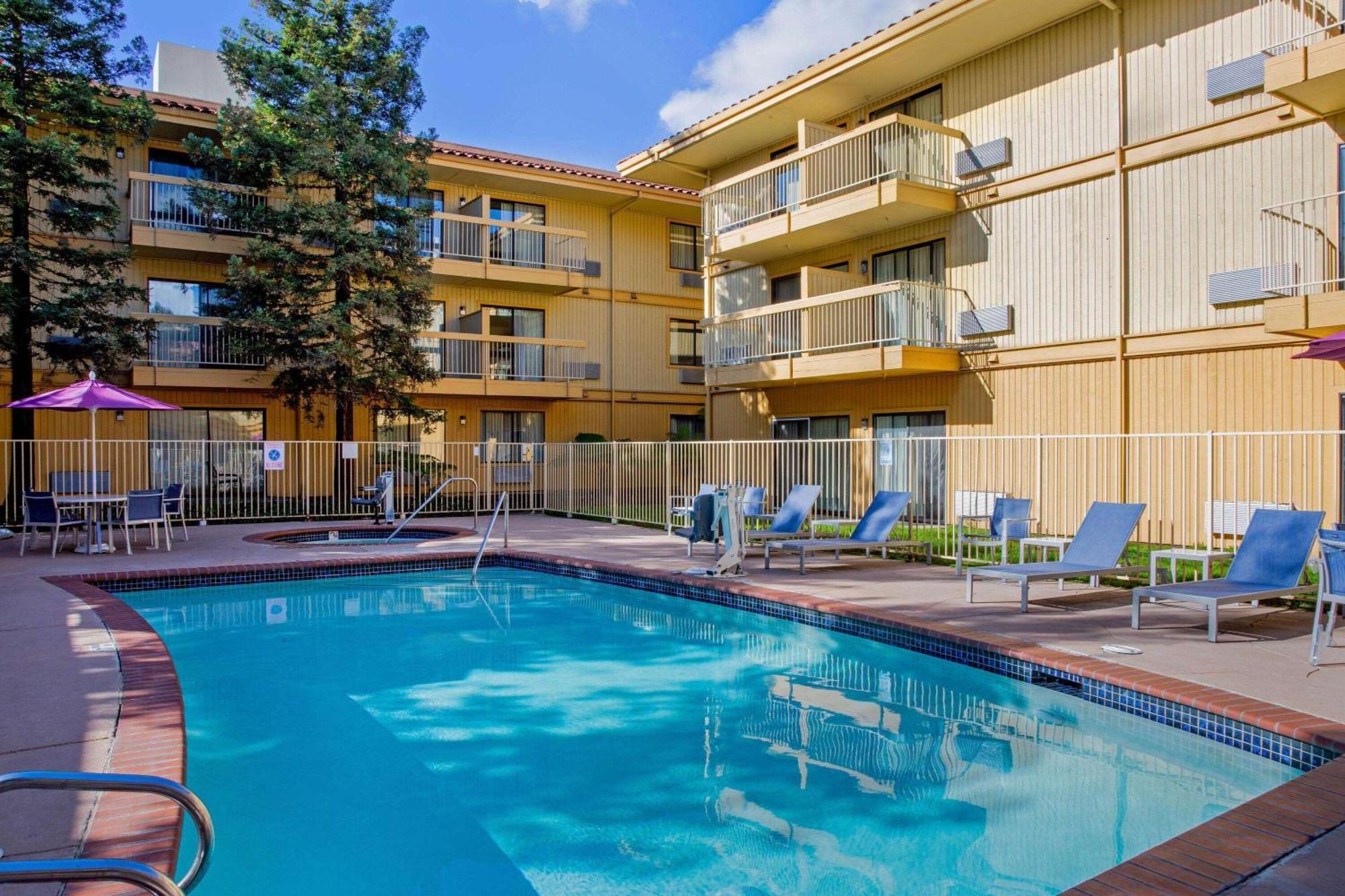 La Quinta By Wyndham Oakland - Hayward Hotel Eksteriør billede